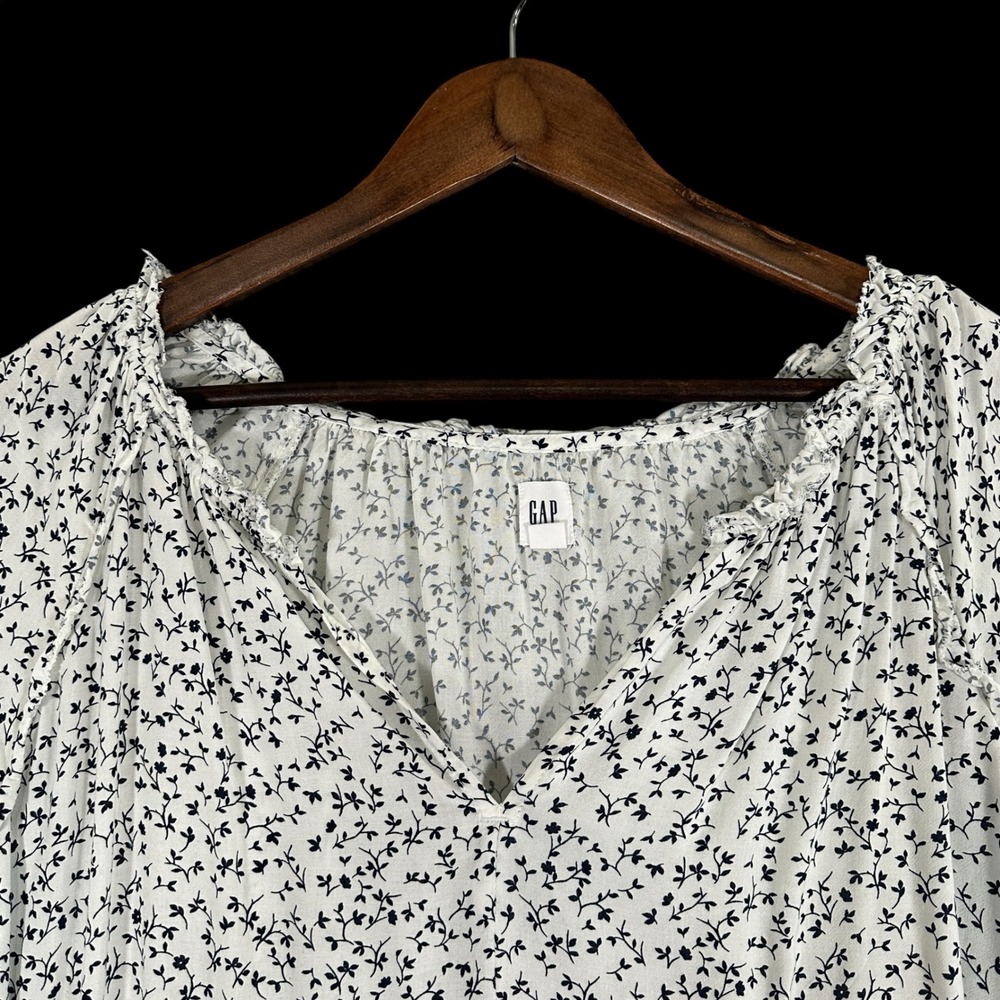 GAP Flutter Sleeve Blouse Womens Large White Floral Excellent V-Neck Modal Top - Picture 3 of 9